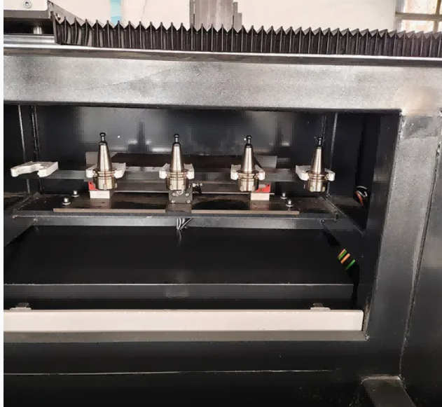 4M CNC aliuminio profilių apdirbimo centras