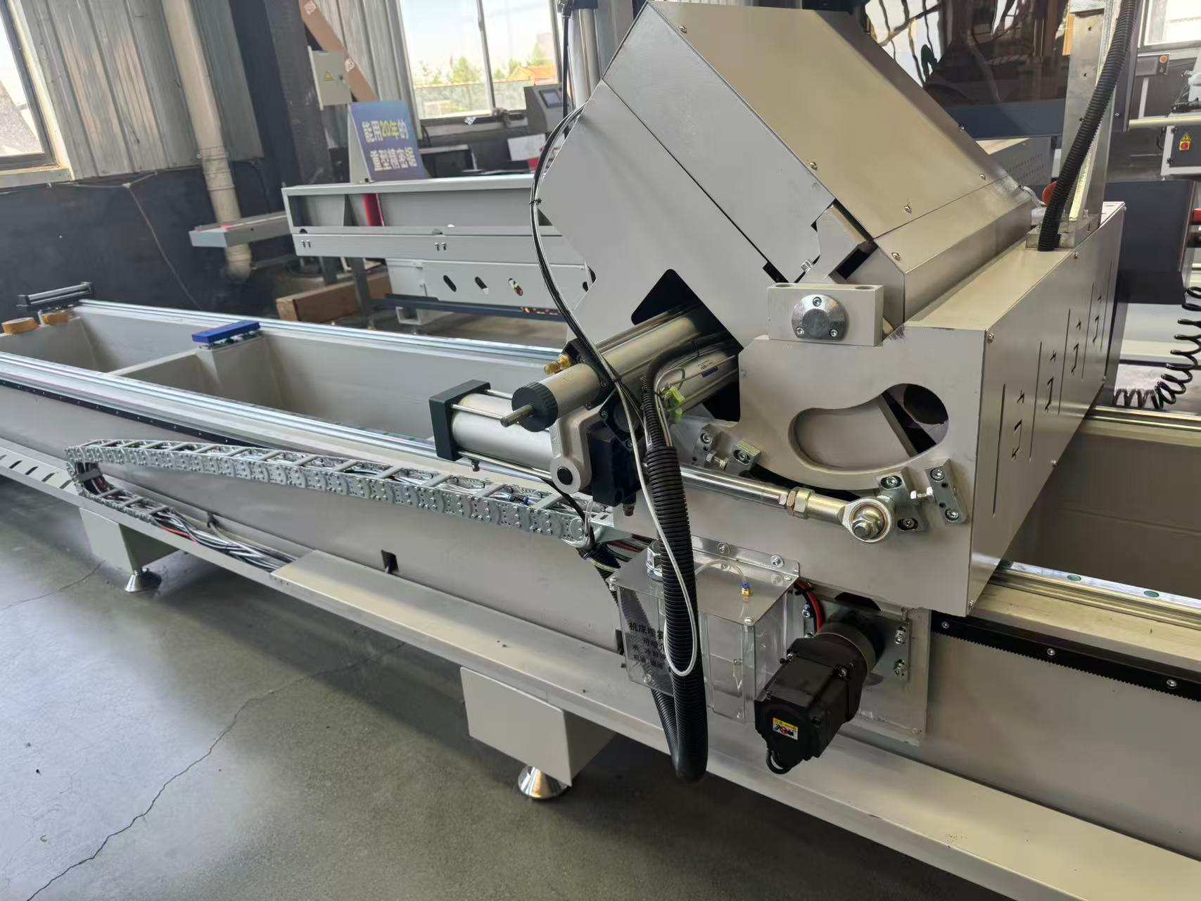 550 CNC išorinio sukimosi tikslaus kampo pjūklas, 45°/90
