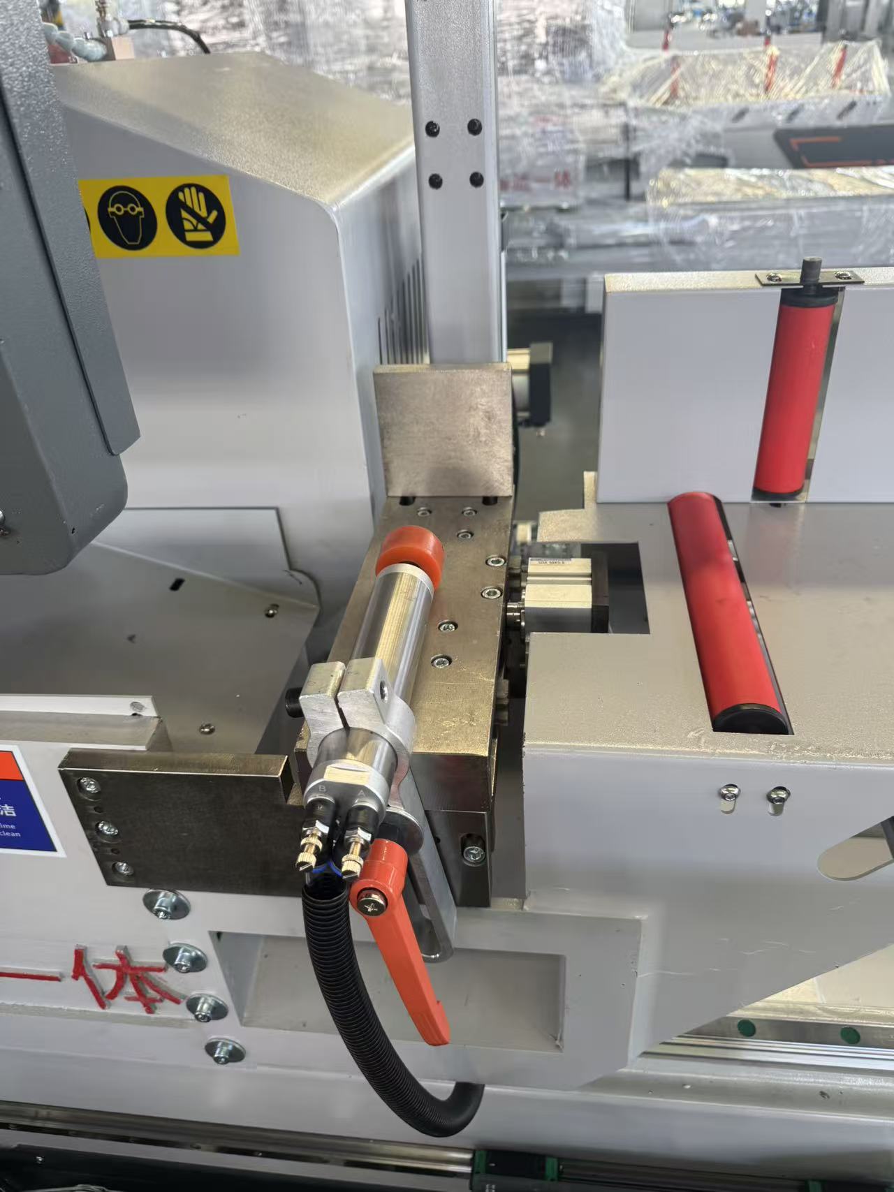 550 CNC vidinis pasukamas pjovimo pjūklas (45° ir 90°)