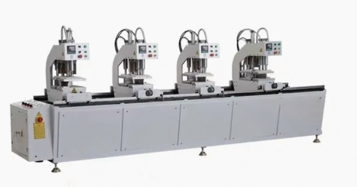 Profesionalios PVC UPVC spalvoto langų profilio CNC besiūlės suvirinimo mašinos su 4 servo valdomomis galvutėmis